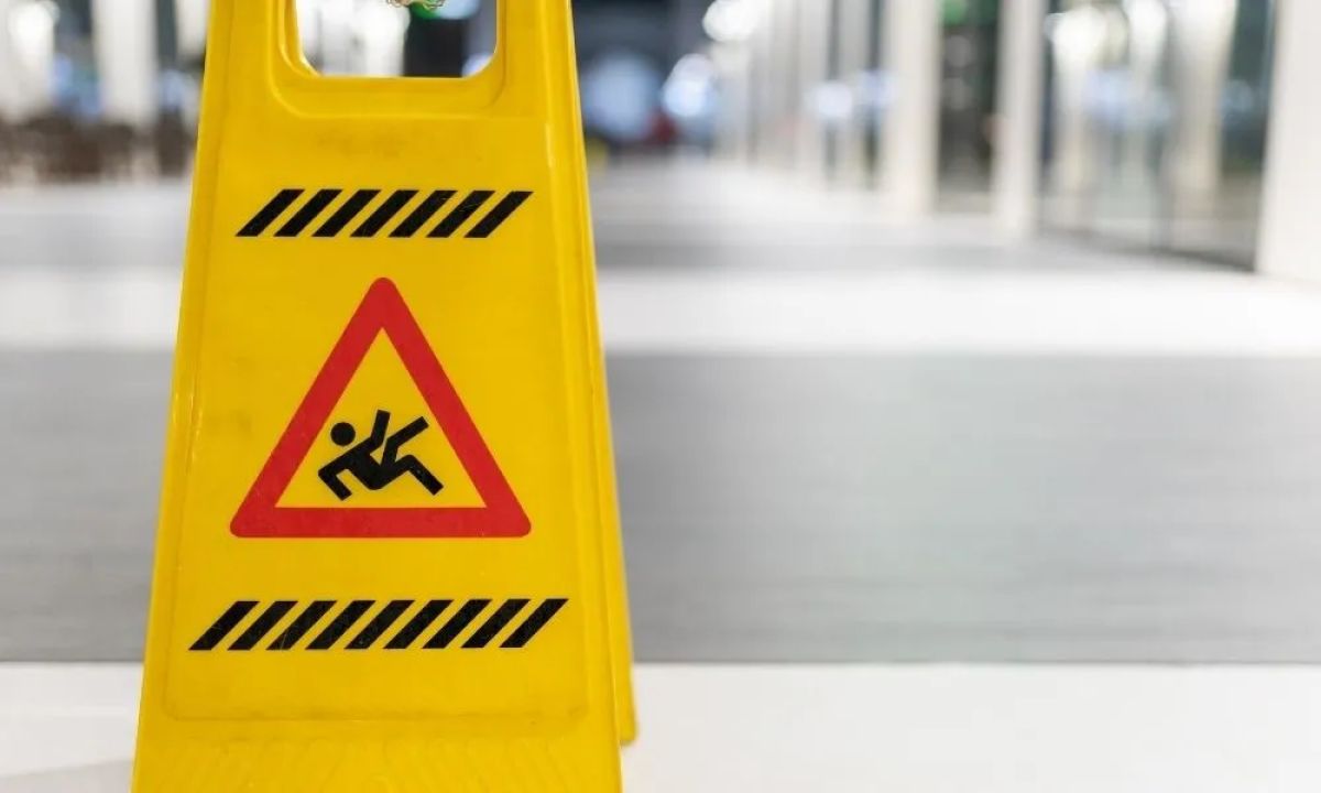 Alquiler con suelos resbaladizos: riesgos y derechos