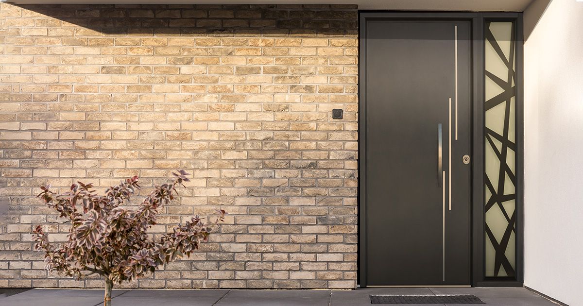 Vivienda con puerta principal insegura qué exigir